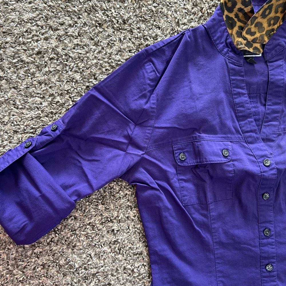 Express Essential Button-Down Blouse - Picture 5 of 9